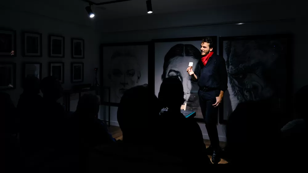 Pedro Parra actuando