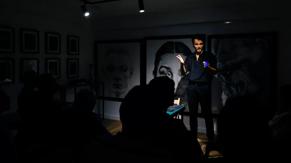Pedro Parra actuando
